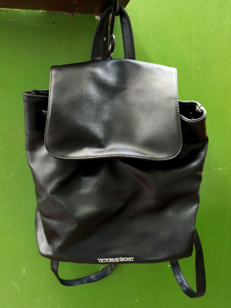 Victoria's Secret Black Leather Backpack (Category: Backpacks) located in Quezon City. Submitted by ukiyoshoots (Listing ID 1300156567, Image 1). Description: Black leather backpack from Victoria's Secret. Haven't used in the past decade. Has small stains, straps need aftercare Price is negotiable.