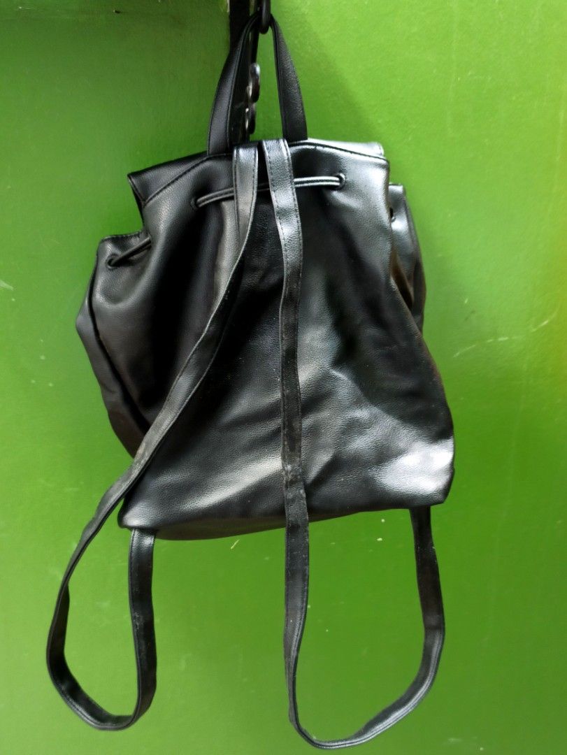 Victoria's Secret Black Leather Backpack (Category: Backpacks) located in Quezon City. Submitted by ukiyoshoots (Listing ID 1300156567, Image 3). Description: Black leather backpack from Victoria's Secret. Haven't used in the past decade. Has small stains, straps need aftercare Price is negotiable.
