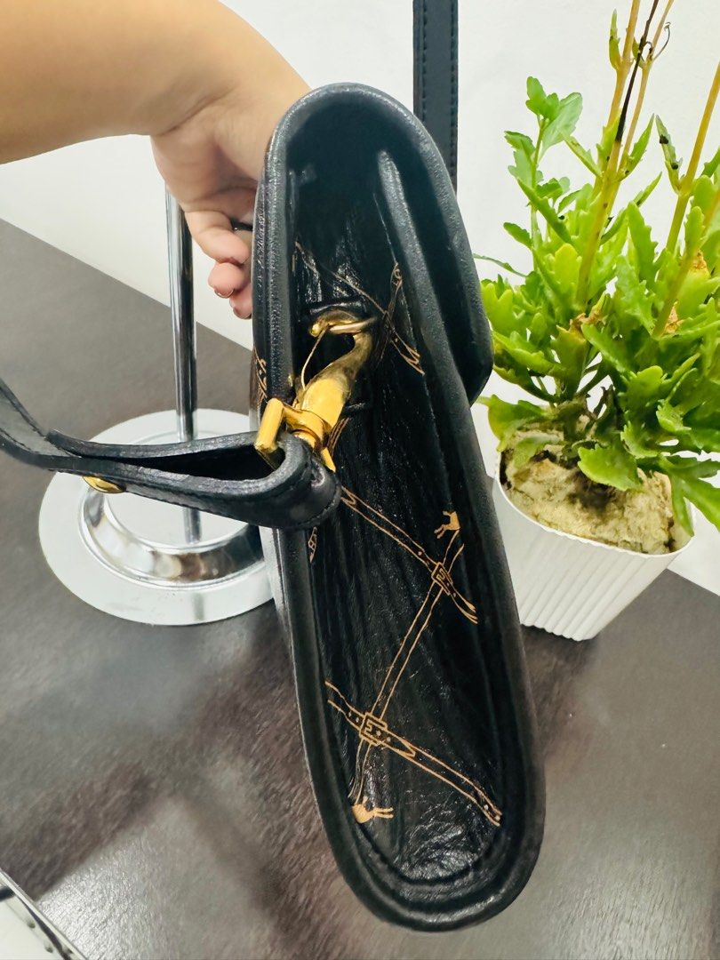 Vintage Longchamp shoulder bag/sling (Category: Luxury Bags & Wallets) located in San Pedro. Submitted by ely.c. (Listing ID 1300202706, Image 3). Description: Authentic vintage longchamp long strap shoulder sling bag 🥀 Rank A condition 🥀 Small size fits long wallet 🥀 Buyer will shoulder shipping fee.