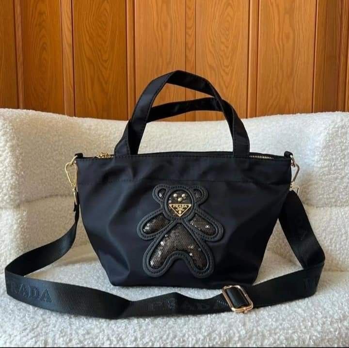 VIP gift bag (Category: Luxury Bags & Wallets) located in Manila. Submitted by lenpot15 (Listing ID 1300109259, Image 1). Description: .