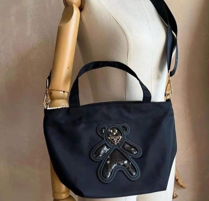 VIP gift bag (Category: Luxury Bags & Wallets) located in Manila. Submitted by lenpot15 (Listing ID 1300109259, Image 2). Description: .