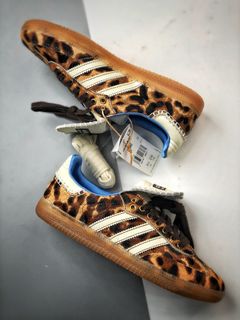 (Category: ) located in . Submitted by lovely_shoes (Listing ID 1300175923, Image 1). Description: .