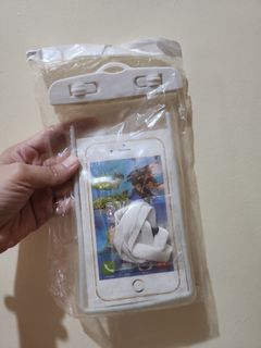 Waterproof cellphone pouch