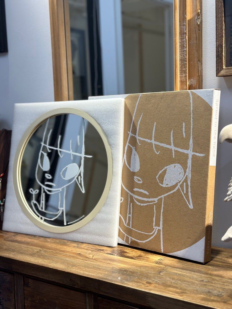 奈良美智　Sprout in the Hand 鏡　ミラー 未使用 奈良美智 Sprout In The Hand 鏡 ミラー 直径37cm YOSHITOMO