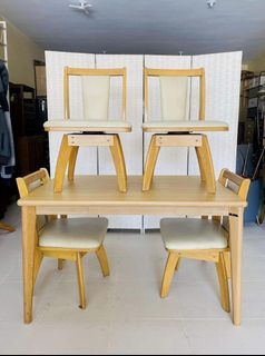 4 DINING CHAIRS