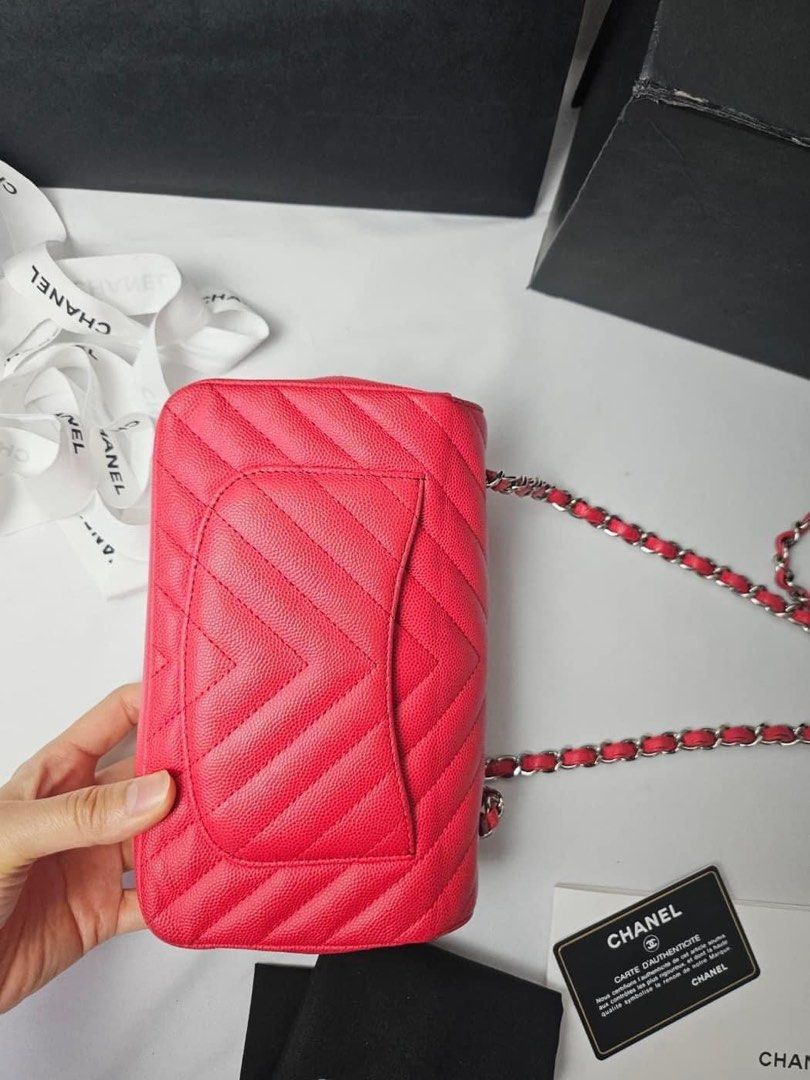 💯 authentic Chanel classic single flap bag (Category: Luxury Bags & Wallets) located in Cebu City. Submitted by forless.ph (Listing ID 1300377343, Image 3). Description: Authentic 💯 Moneyback guaranted 2x!!! CoMplete inclusions ✅ Free ship!!!.