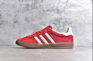 (Category: ) located in . Submitted by Outlet.Sneakers (Listing ID 1300270800, Image 1). Description: .