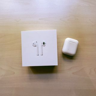 Apple AirPods 2nd Generation Early 2019 - Standard Charging Case