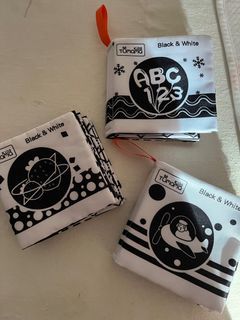 Baby soft cloth book (black and white)