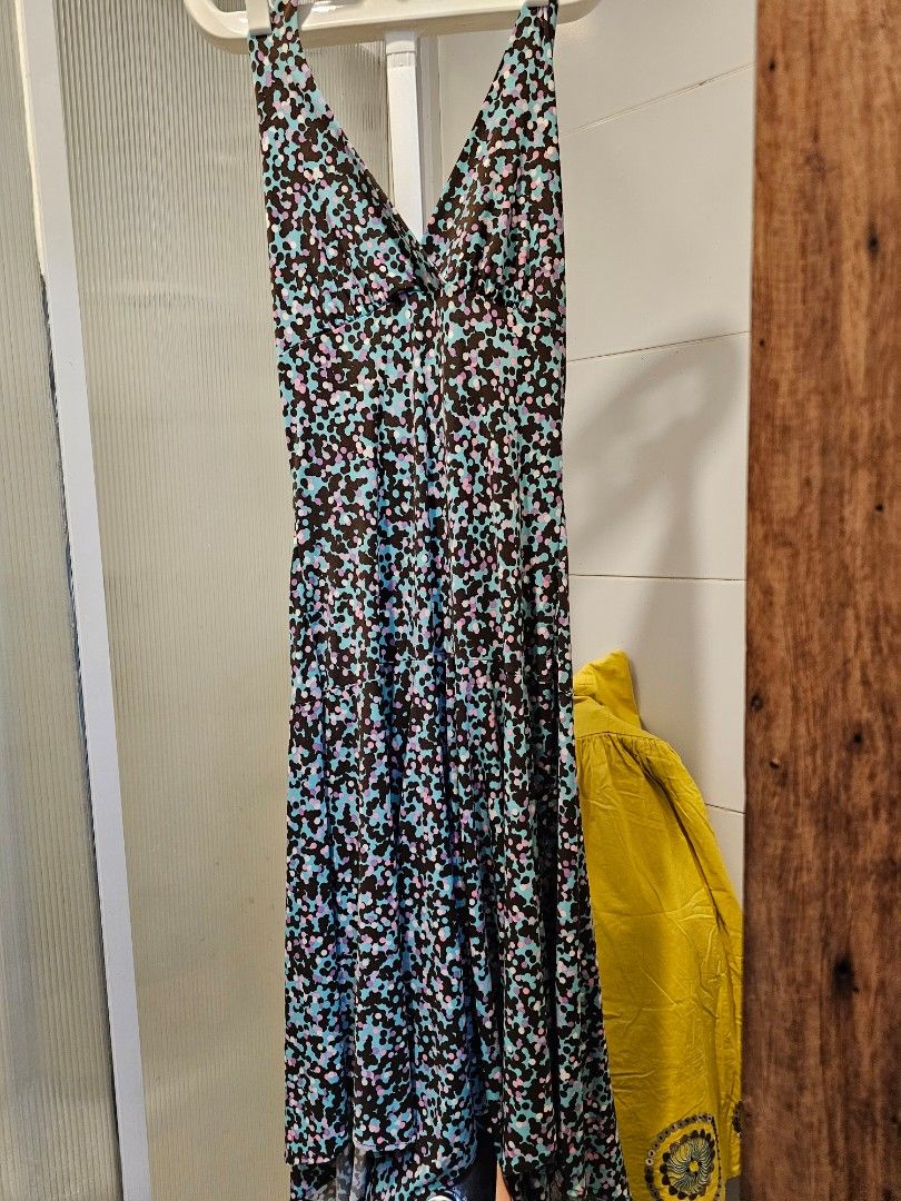 Bcbg dress (Category: Dresses) located in Pasig City. Submitted by chinitafrommanila (Listing ID 1300352446, Image 1). Description: silky soft :).