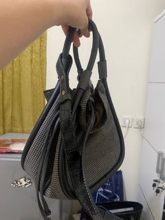 (Kategori: ) berada di . Dikirim oleh declutteringdels (ID iklan 1300290607, Gambar 1). Deskripsi: .