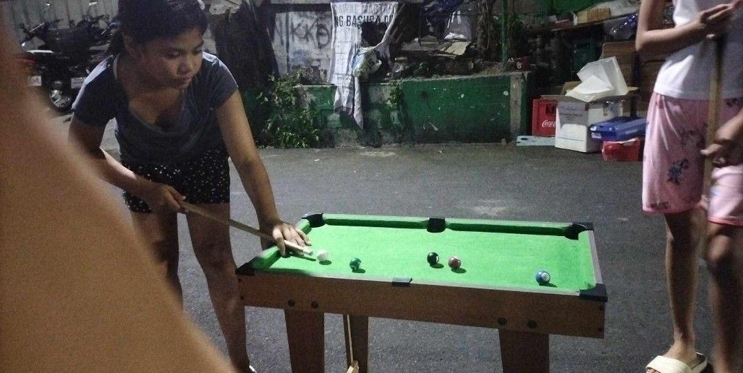 Billiard set table (Category: Billiards and Bowling) located in San Juan City. Submitted by dollmac (Listing ID 1300365420, Image 3). Description: yung sukat po nasa picture actual picture nasa post high quality di nayuyupi ang bola meron po kasi plastick samin po high quality.