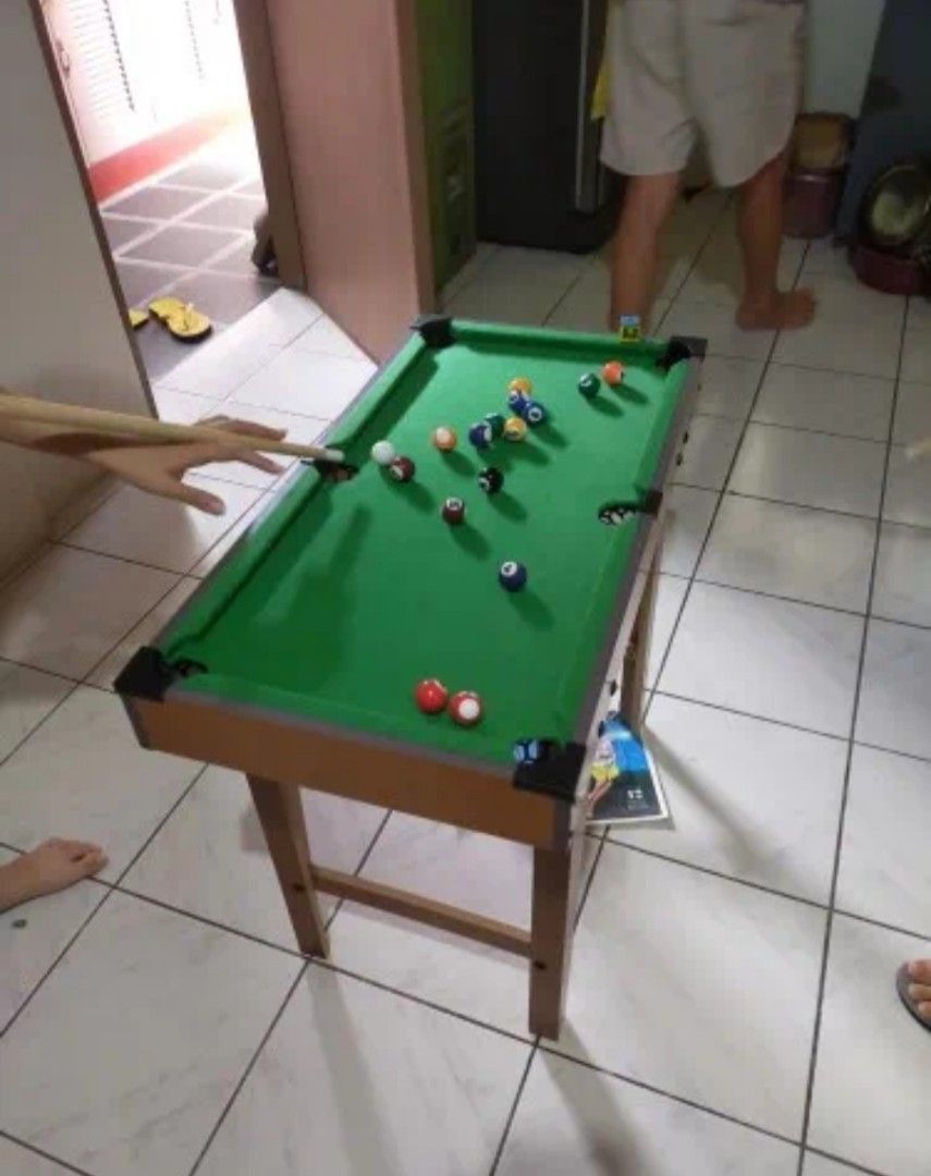Billiard set table (Category: Billiards and Bowling) located in San Juan City. Submitted by dollmac (Listing ID 1300365420, Image 2). Description: yung sukat po nasa picture actual picture nasa post high quality di nayuyupi ang bola meron po kasi plastick samin po high quality.