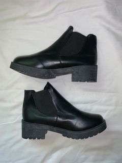 Black  boots Size: 37-38