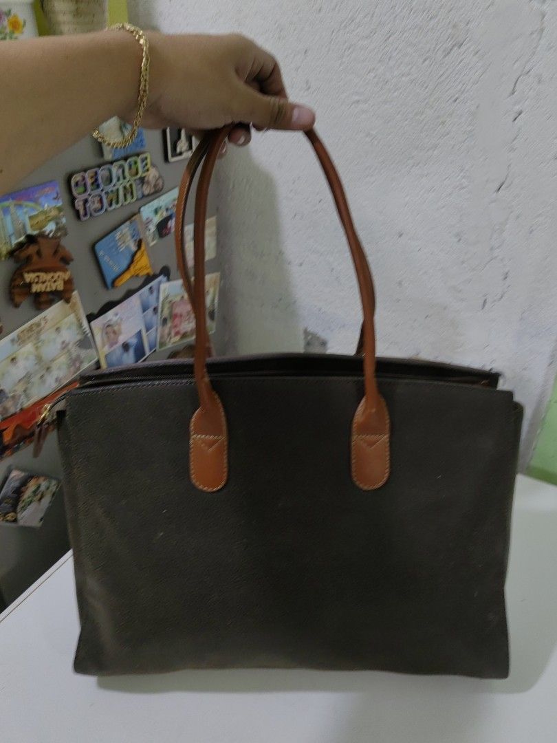 BRICS ORIG (Category: Luxury Bags & Wallets) located in Davao. Submitted by daneyvintage (Listing ID 1300405860, Image 2). Description: orig.