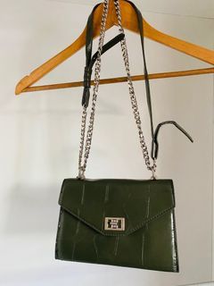 CHARLES & KEITH (army green)