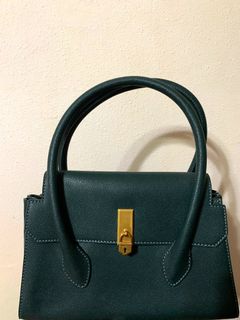 (Category: ) located in . Submitted by glambazaar (Listing ID 1300300768, Image 1). Description: .