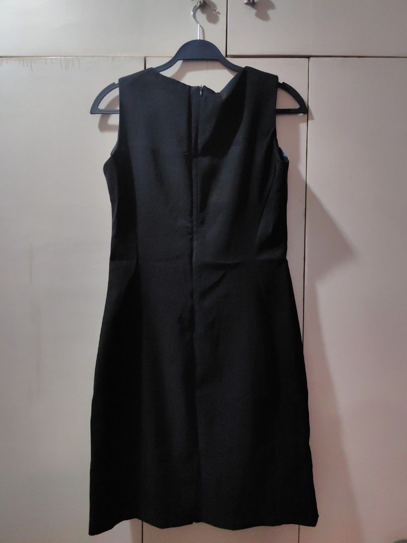 DRESS (Category: Dresses) located in Quezon City. Submitted by finds_stuff (Listing ID 1300294852, Image 3). Description: Size 8.