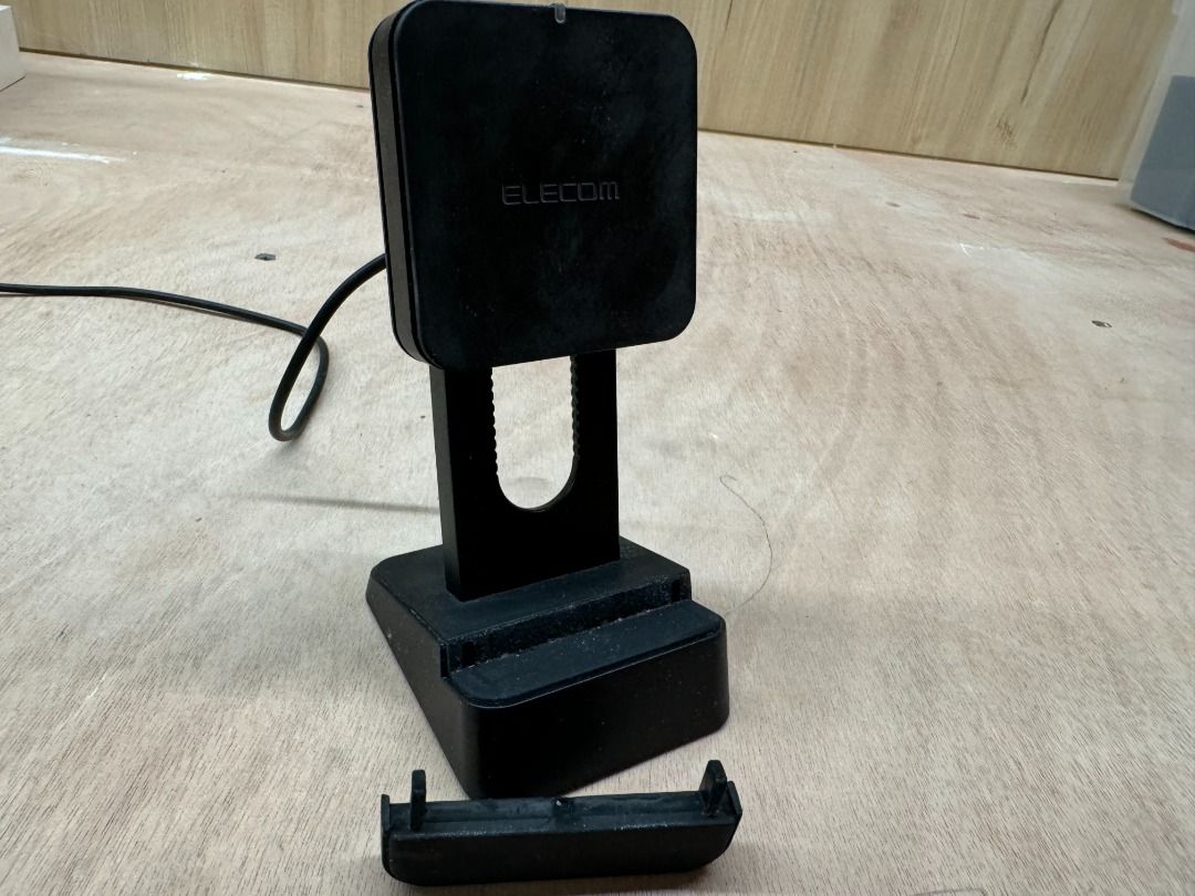 Elecom Japan Adjustable Wireless Phone Charger (Category: Chargers & Cables) located in Quezon City. Submitted by hozo.online (Listing ID 1300369672, Image 3). Description: Adjustable as shown on photo.