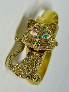EMBASSY By Gruen Cat Bangle Gold(gp) Vintage Preloved watch