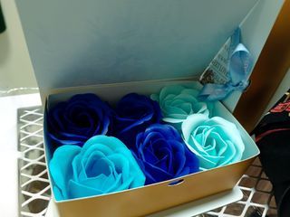 Flower soaps in an aesthetic box
