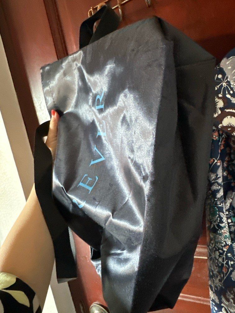 Freitag (Category: Tote Bags) located in Kuching. Submitted by carpediemjoycespsiaw (Listing ID 1300329192, Image 2). Description: Serious buyers only Well kept .