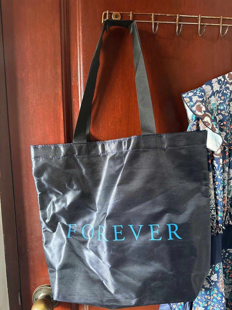 Freitag (Category: Tote Bags) located in Kuching. Submitted by carpediemjoycespsiaw (Listing ID 1300329192, Image 1). Description: Serious buyers only Well kept .