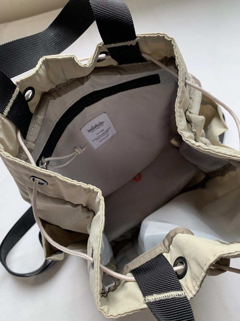 Hellolulu drawstring backpack bag （分類：背囊）位於 Hong Kong。 由 june_ln 提交（商品編號 1300317528，圖片 4）。簡介： In great condition, like new。