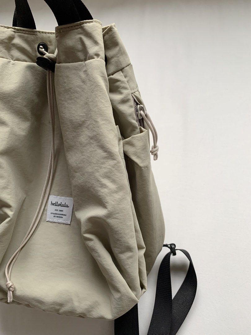 Hellolulu drawstring backpack bag （分類：背囊）位於 Hong Kong。 由 june_ln 提交（商品編號 1300317528，圖片 2）。簡介： In great condition, like new。