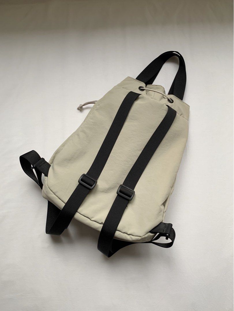 Hellolulu drawstring backpack bag （分類：背囊）位於 Hong Kong。 由 june_ln 提交（商品編號 1300317528，圖片 3）。簡介： In great condition, like new。