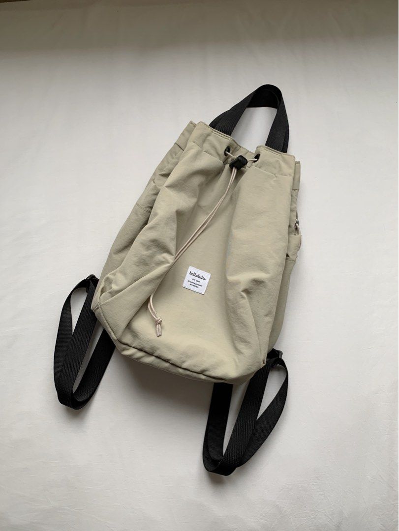Hellolulu drawstring backpack bag （分類：背囊）位於 Hong Kong。 由 june_ln 提交（商品編號 1300317528，圖片 1）。簡介： In great condition, like new。