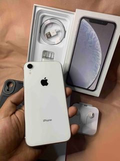 iphone xr 128gb 11,500 rush complete fu no issue