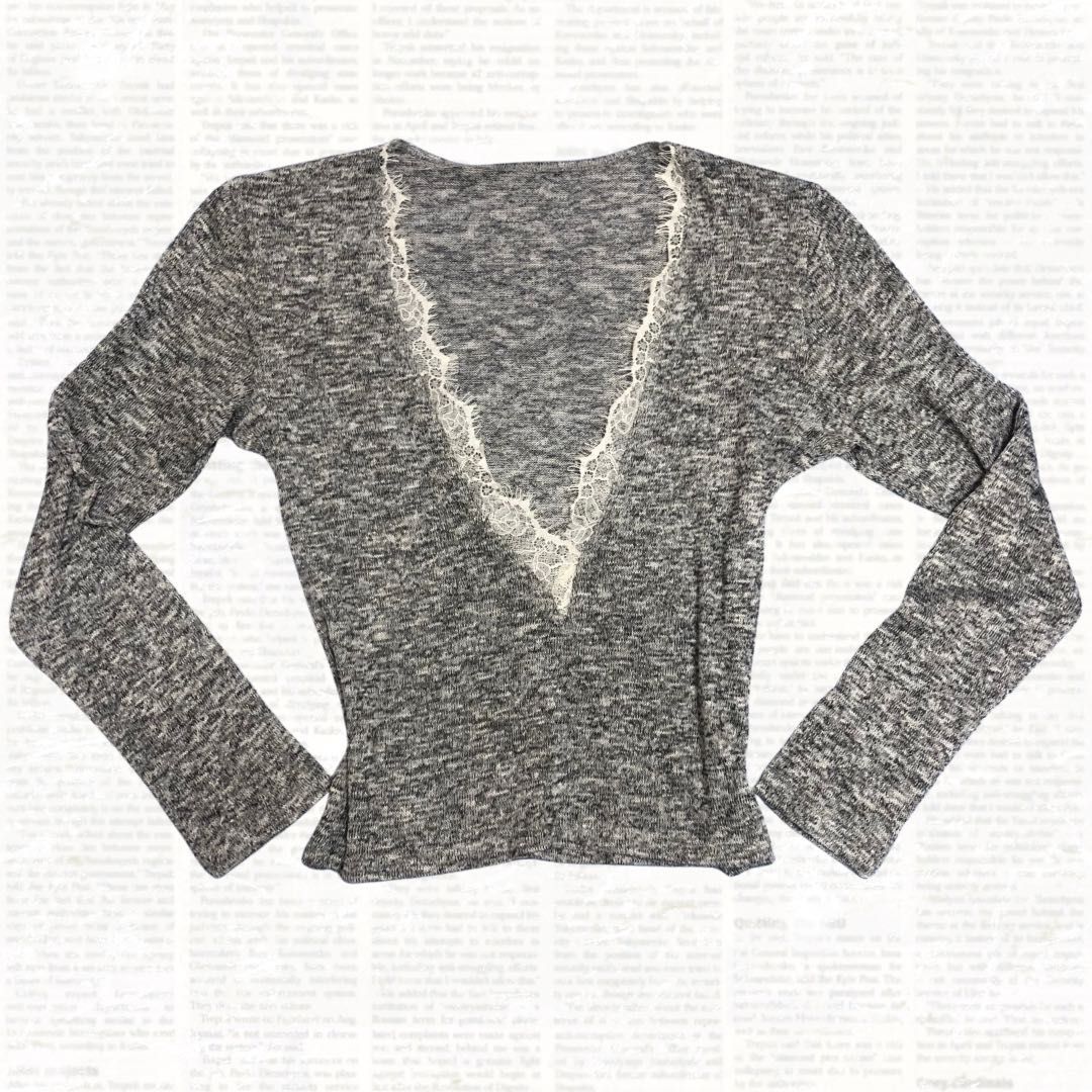 Lace V Neck Long Sleeve Crop Top (Category: Blouses) located in Quezon City. Submitted by thrifthings (Listing ID 1300407145, Image 1). Description: Stretchable Long V Neck Top Best worn with a cami/tube! .