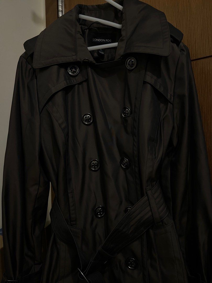London Fog Coat Size L (Category: Coats, Jackets and Outerwear) located in Pasig City. Submitted by thijs.ph (Listing ID 1300419313, Image 2). Description: London Fog Coat Size L With Shoulder Padding Length is 38 inches.