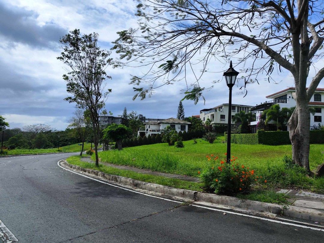Tagaytay Highlands Golf View (Category: Lot) located in Pasig City. Submitted by PhilBestProperties (Listing ID 1300269147, Image 2). Description: LOT FOR SALE! Tagaytay Midlands Cancun St. Pueblo Real Tagaytay Midlands 384sqm with Golf View Clean Title with Country Club Share Selling Price: P10M.