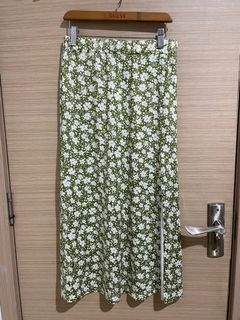 lovito green floral skirt with slit (size L)