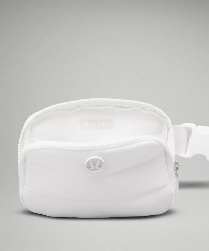 lululemon belt bag water bottle Mini bags are cool and all but can it carry a water bottle? #fyp #lululemon  #cleanlines #beltbag #artifact