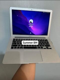 Macbook Air 2017 (glowing Apple logo)