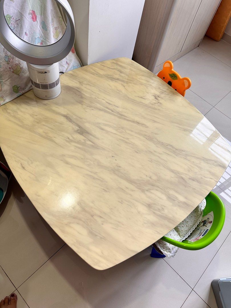 Marble table (Category: Tables & Sets) located in Singapore. Submitted by coolbear1818 (Listing ID 1300318019, Image 1). Description: There are some scratches on surface but not obvious .