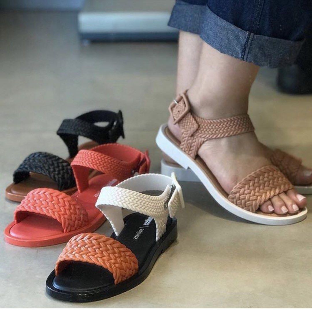 Melissa salinas mar sandals in black