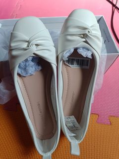 Mendrez White Flat Shoes (Brand New)