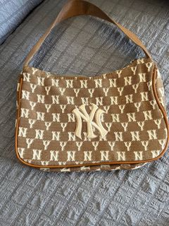 (Category: ) located in . Submitted by thriftthangs (Listing ID 1300282854, Image 1). Description: .