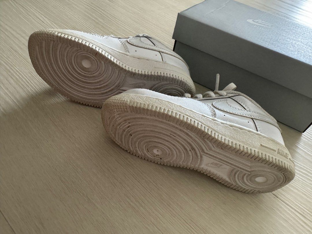 Nike Air Force 1 White aura