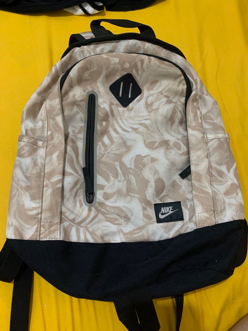 Nike Backpack (Category: Backpacks) located in Manila. Submitted by liiiightt (Listing ID 1300352222, Image 2). Description: Original nike backpack Used No flaws/ damage.