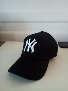NY logo black cap