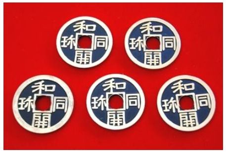 Old Japanese Coin Set (Half Dollar size) (魔術道具 Magic props) （分類：工藝用品及工具）位於 Hong Kong。 由 MagicBoxHK 提交（商品編號 1300339122，圖片 1）。簡介： Stock level : 1(O) 4 coins one shell As shown in the pictures, the design is awesome and modern. The contrast of Black and Gold is pretty beautiful!! (NOTE) This item DOES NOT come with any instruction.。