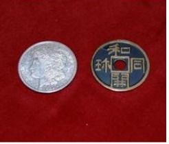 Old Japanese Coin set (One Dollar Size) (魔術道具 Magic Props) （分類：互動玩具）位於 Hong Kong。 由 MagicBoxHK 提交（商品編號 1300338009，圖片 1）。簡介： Stock level : 1 4 coins and 1 shell This item DOES NOT come with any instruction.。