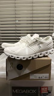 On Cloud 5 , complete with box and extra speed laces