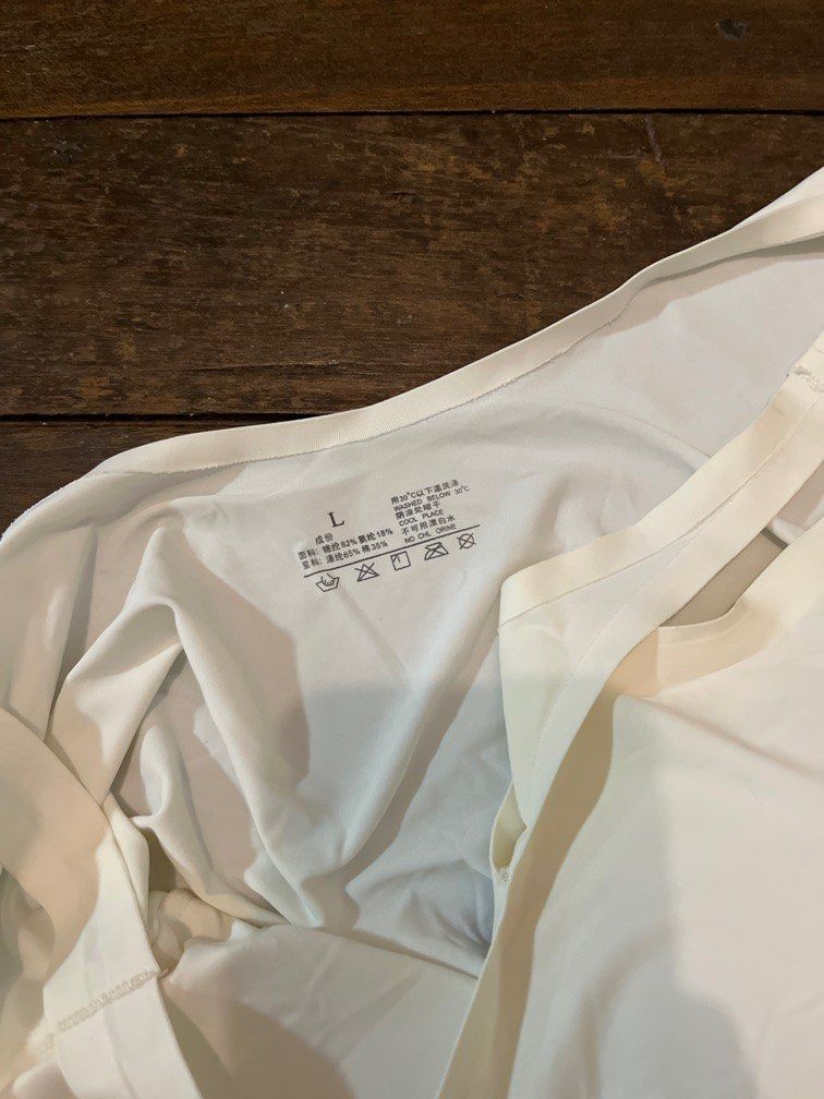 Padded top white (Category: Others Tops) located in Manila. Submitted by ar_things (Listing ID 1300335028, Image 2). Description: RFS: Extreme decluttering hence all items are at its lowest price. Condition of item is stated above. Please check all the photos for details. Large in size but runs small. Recommended for small to medium frame. 😊 .