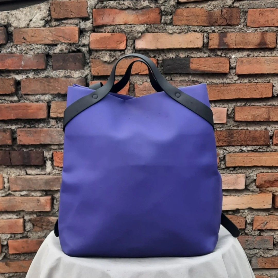 Rains shift bag Fesyen Wanita Tas Dompet di Carousell